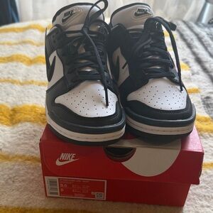 Nike Men's Classic Black and White Sneakers